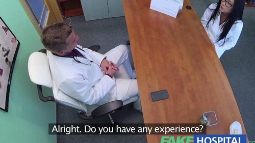 Очкастая медсестричка зашла в кабинет к врачу и скоро почувствовала его член в киске
